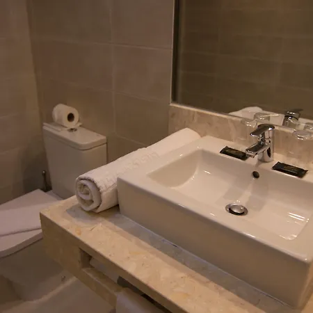 & By Aparthotel Lisbon