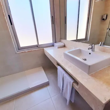 Aparthotel & By 3*