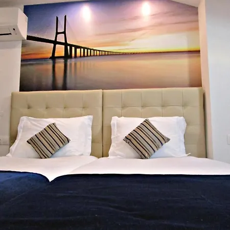 Aparthotel & By 3*