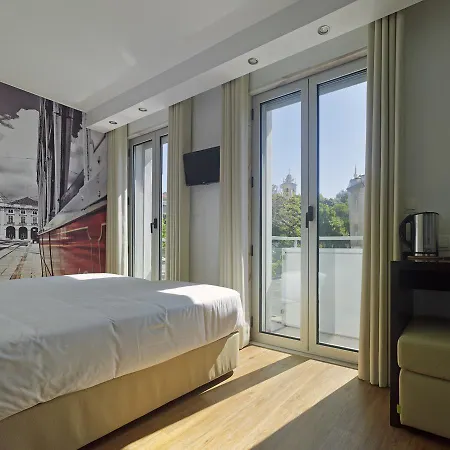 & By Aparthotel 3*