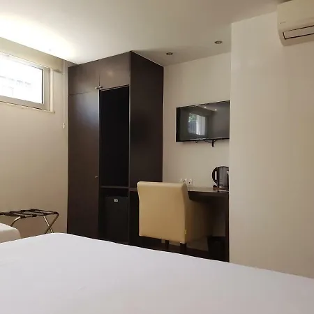 Aparthotel & By 3*